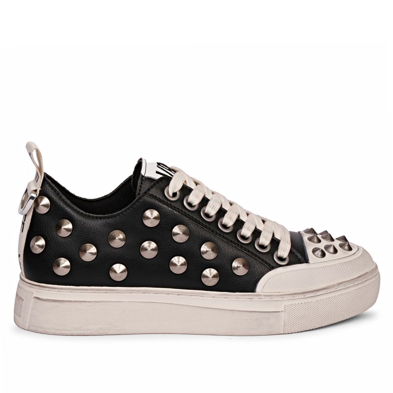 Sneaker with laces studs rubber toe leather Black